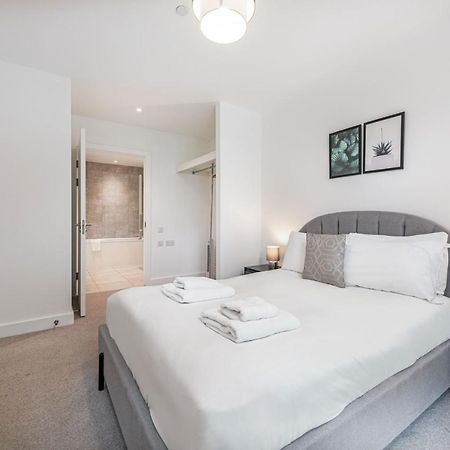 Stayo Apartments Barking Wharf Londra Dış mekan fotoğraf